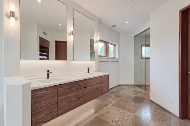 Bedroom Primary Ensuite